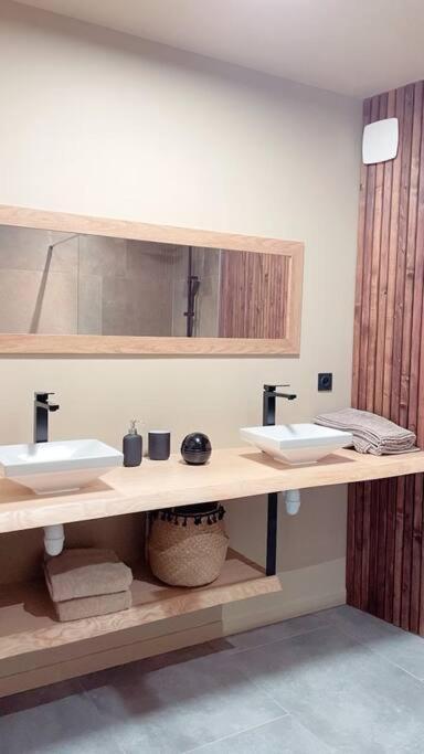 Superbe Appartement Avec Jacuzzi Et Jardin Prive Marlhes Εξωτερικό φωτογραφία